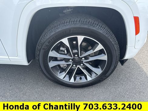 Used 2024 Jeep Grand Cherokee L Overland w/ Luxury Tech Group IV AWD/4WD image 29