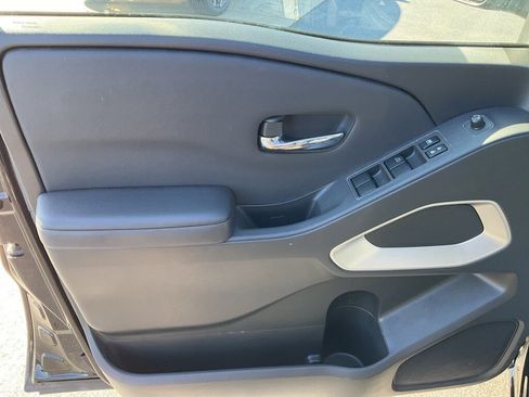 Used 2024 Nissan Frontier SV w/ Technology Package image 3