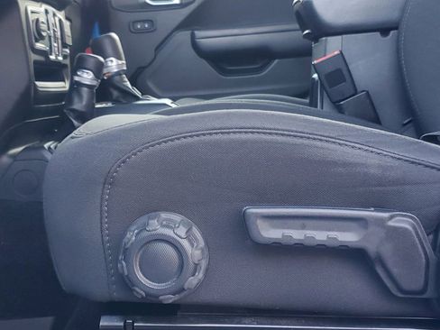 Used 2021 Jeep Gladiator Sport image 16