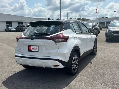 Used 2024 Nissan Kicks SV FWD image 4
