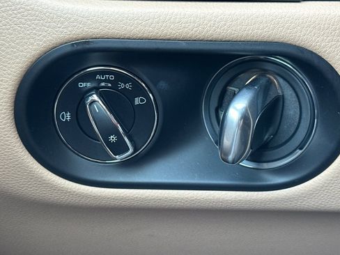 Used 2025 Porsche Macan image 23