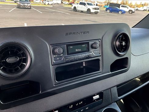 Used 2022 Mercedes-Benz Sprinter 2500 image 11