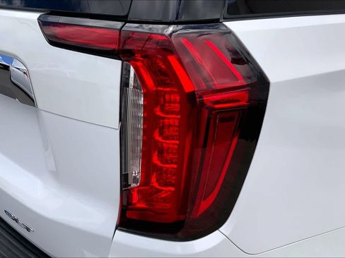 Used 2023 GMC Yukon SLT AWD/4WD image 32