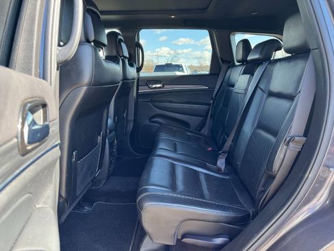 Used 2021 Jeep Grand Cherokee Limited image 16
