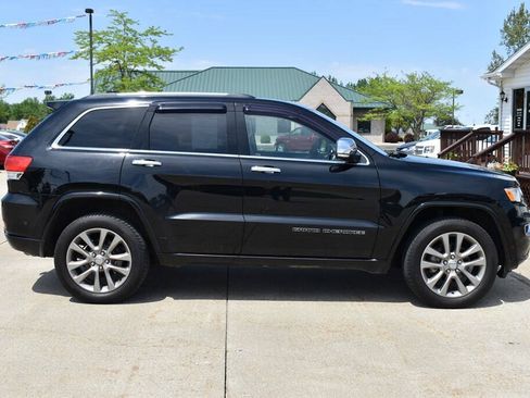 Used 2017 Jeep Grand Cherokee Overland w/ Jeep Active Safety Group AWD/4WD image 2