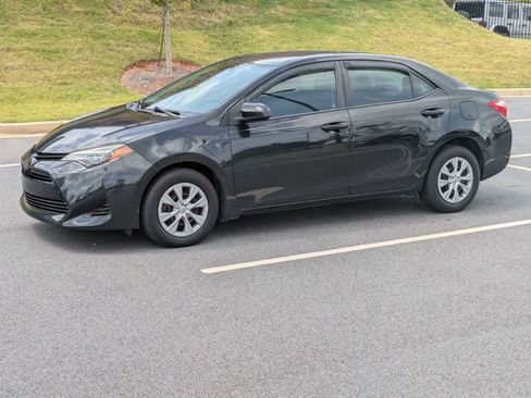 Used 2017 Toyota Corolla L FWD image 3