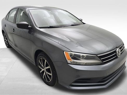Used 2016 Volkswagen Jetta SE FWD image 2