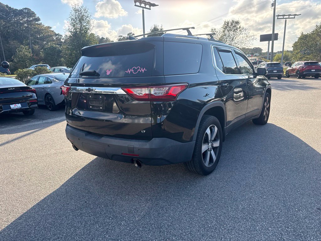 Used 2018 Chevrolet Traverse LT w/ LPO, Black Accent Package FWD image 5