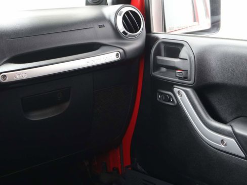 Used 2012 Jeep Wrangler Unlimited Sahara w/ Dual Top Group image 17