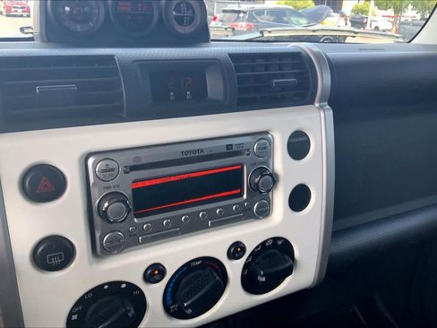Used 2014 Toyota FJ Cruiser 4WD w/ Upgrade Package image 33