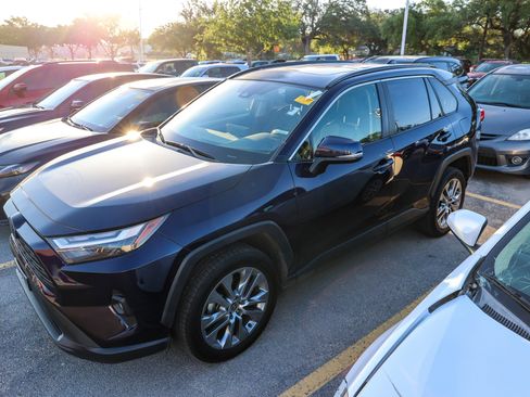 Used 2022 Toyota RAV4 XLE Premium FWD image 10
