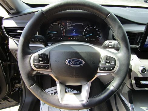 Used 2024 Ford Explorer XLT w/ Equipment Group 202A AWD/4WD image 12