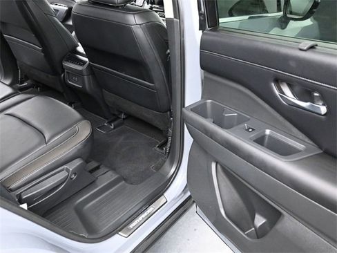 Used 2023 Nissan Pathfinder SL w/ Lighting Package (N92) image 21