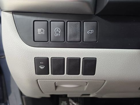 Used 2018 Toyota Highlander XLE AWD/4WD image 25