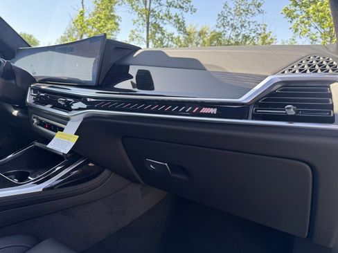Used 2026 BMW X7 M60i w/ Climate Comfort Package image 29