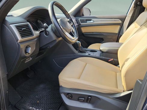 Used 2020 Volkswagen Atlas Cross Sport SE w/ Panoramic Sunroof Package image 13