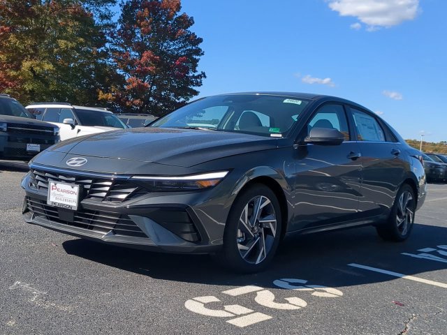 Used 2025 Hyundai Elantra Limited FWD image 7