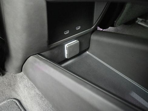 Used 2025 Cadillac Escalade ESV Premium Luxury Platinum AWD/4WD image 9