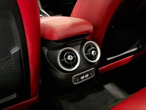Used 2022 Alfa Romeo Giulia Veloce AWD/4WD image 34