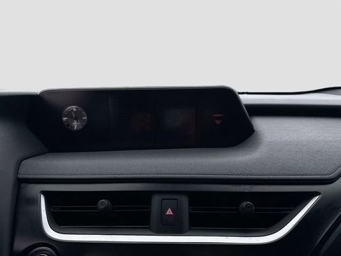 Used 2019 Lexus UX 200 w/ Premium Package image 15