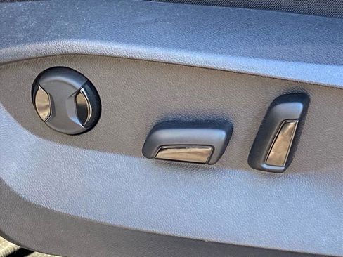 Certified 2024 Volkswagen Tiguan SE image 10