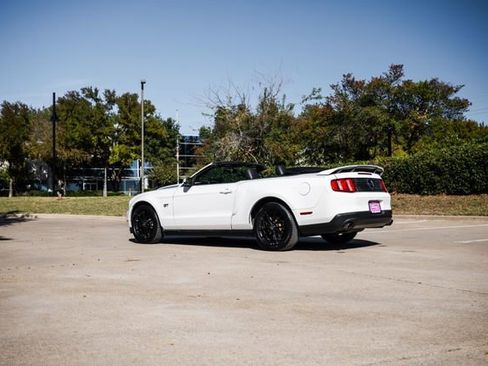 Used 2010 Ford Mustang GT Premium image 38