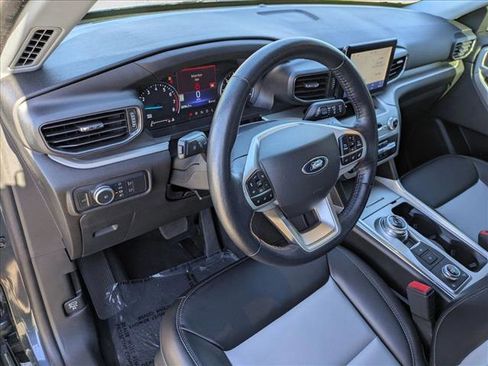 Used 2022 Ford Explorer XLT w/ Equipment Group 202A image 10