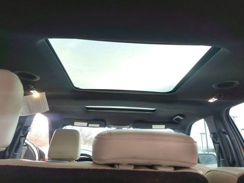 Used 2018 Ford Explorer XLT w/ Equipment Group 202A image 9