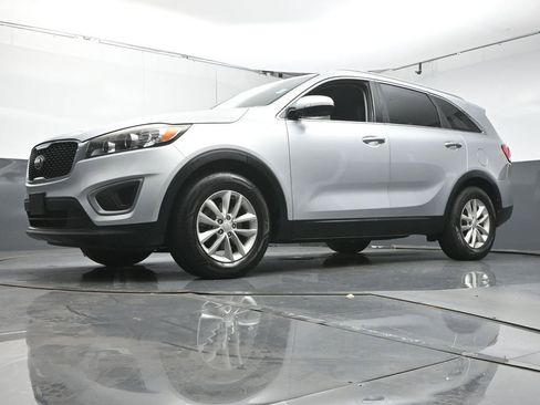 Used 2016 Kia Sorento LX image 34