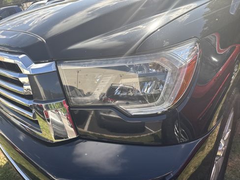 Used 2018 Toyota Sequoia Platinum AWD/4WD image 12