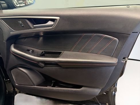 Used 2020 Ford Edge ST-Line w/ Cold Weather Package AWD/4WD image 32