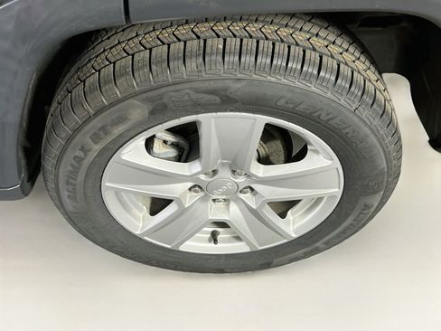 Used 2022 Jeep Compass Latitude AWD/4WD image 28