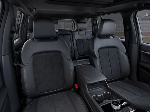 New 2026 Jeep Grand Cherokee Altitude AWD/4WD image 16