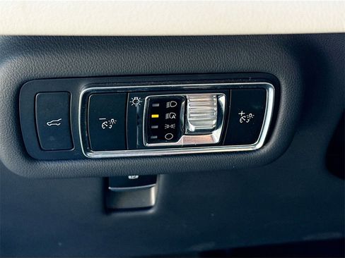 Used 2024 Lincoln Nautilus Reserve image 11