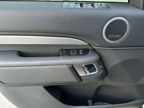 Used 2024 Land Rover Discovery Dynamic SE image 30