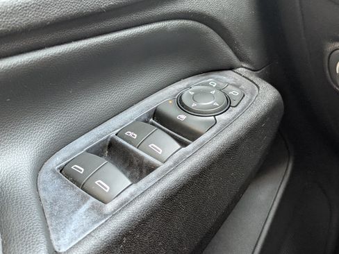 Used 2019 Chevrolet Equinox LT FWD image 22