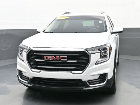Used 2023 GMC Terrain SLE w/ Driver Convenience Package image 7