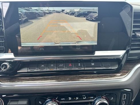 New 2026 GMC Sierra 1500 SLE image 17