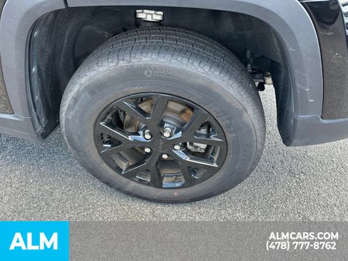 Used 2025 Jeep Grand Cherokee Altitude AWD/4WD image 24