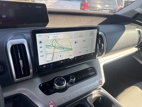 Used 2025 Ford Expedition Active image 12