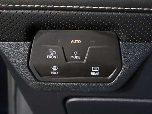 Used 2025 Volkswagen Atlas Cross Sport SE AWD/4WD image 38