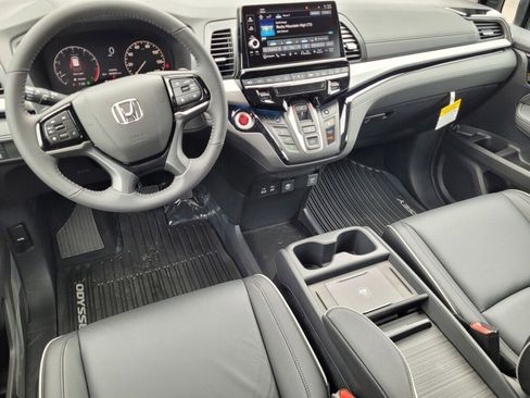 New 2026 Honda Odyssey Touring image 15