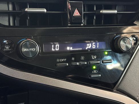 Used 2023 Toyota Camry SE image 19