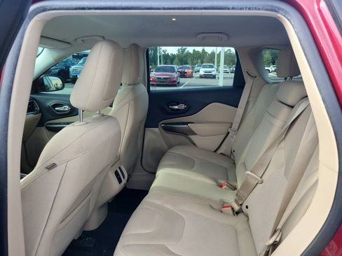 Used 2019 Jeep Cherokee Latitude w/ Popular Appearance Group AWD/4WD image 26