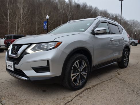Used 2019 Nissan Rogue SV w/ Sun & Sound Touring Package image 3