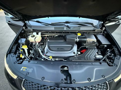 Used 2021 Chrysler Pacifica Touring-L image 36