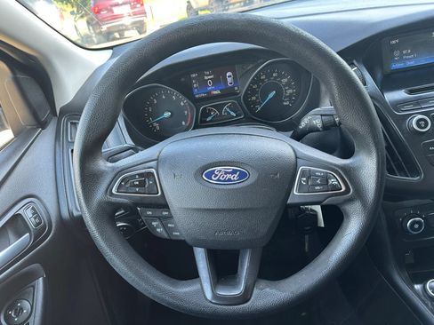 Used 2016 Ford Focus SE FWD image 11