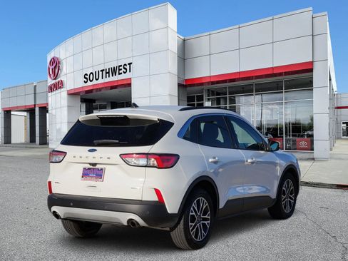 Used 2020 Ford Escape SEL image 5