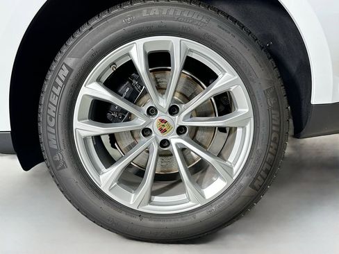 Used 2025 Porsche Macan image 33