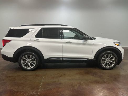 Used 2022 Ford Explorer XLT image 25